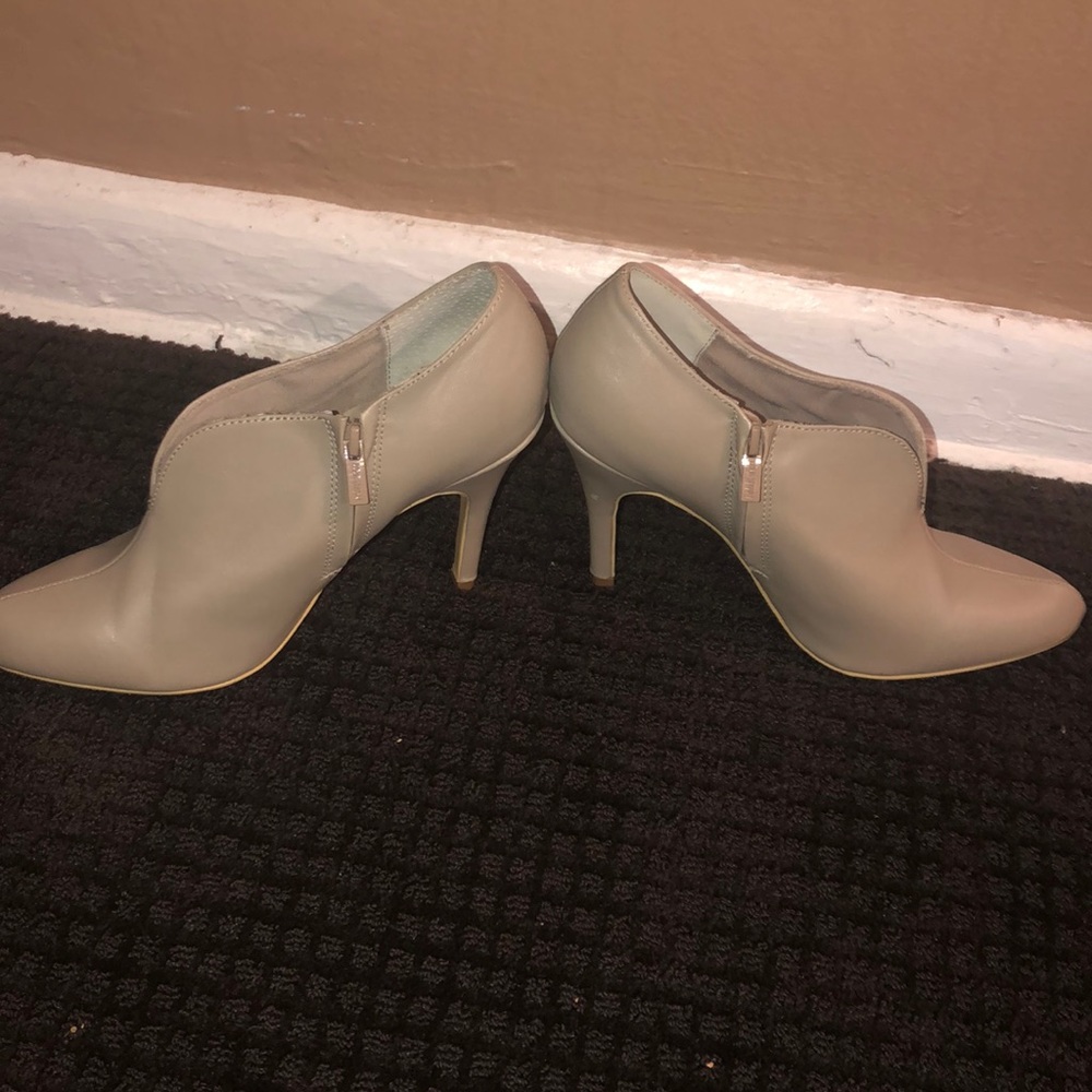 Colin Stuart Booties - Picture 2 of 7
